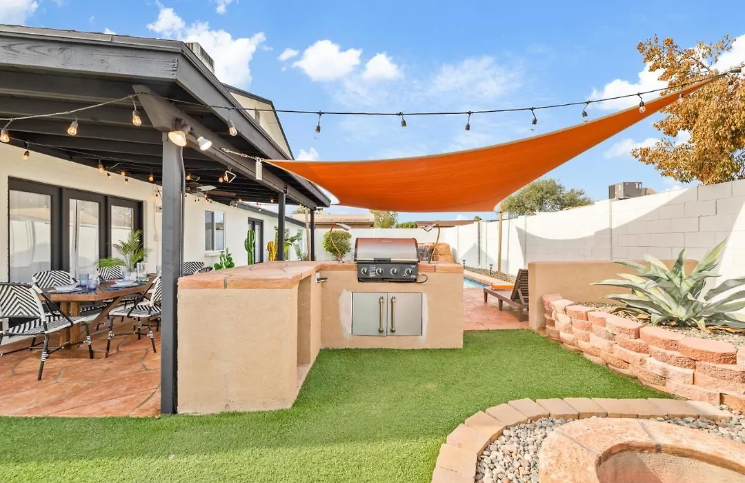 Backyard Oasis: Phoenix Gem Near Hiking & Golfing!-1