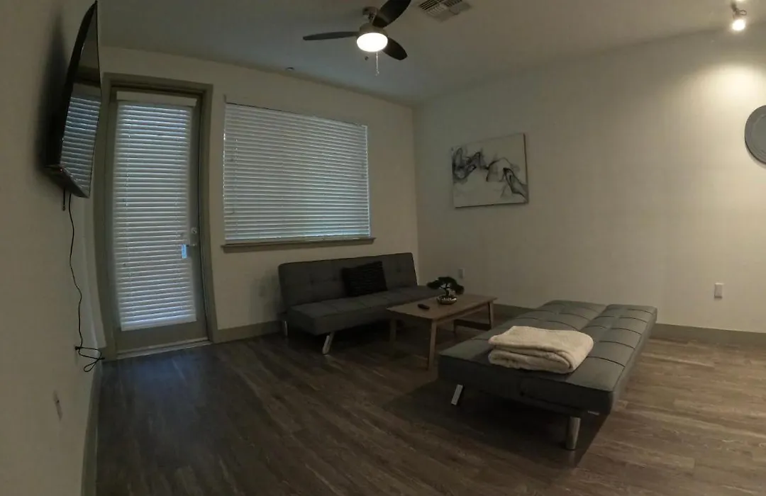 1Bdrm Quiet Biltmore Gem-1