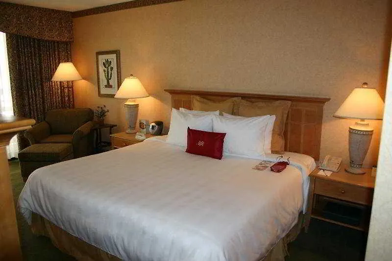 Four Points By Sheraton Phoenix North-1