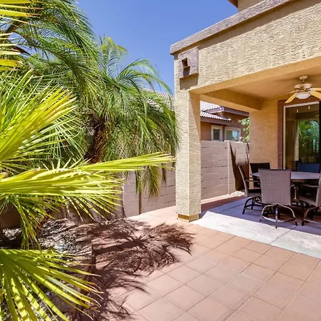 Beautiful Phoenix Home Private Yard, Pool Access!-2
