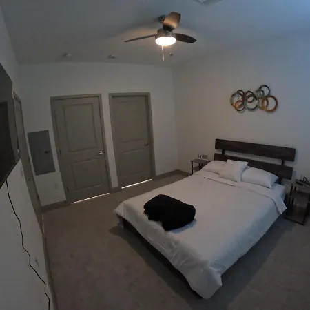 1Bdrm Quiet Biltmore Gem-2